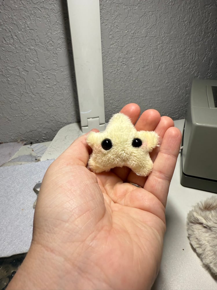 Image of Tiny star yellow 1