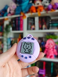 Image 4 of Tamagotchi Clickers lila llavero 