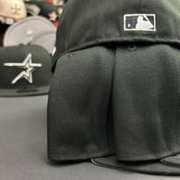 Image 3 of New Era 59Fifty Black- White Shooting Star