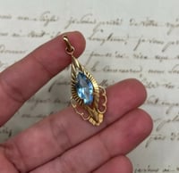 Image 2 of Superbe pendentif plaqué or et verre bleu faceté, début 1900