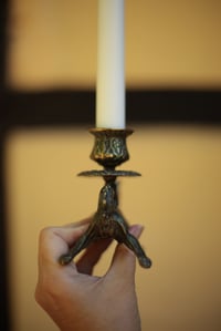 Image 3 of Total wilder Kerzenständer mit Bestienfuss, wie aus dem (Grusel-)Märchen