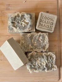 Image 3 of GREEN NOURISH Avocado Soap with Luffa Scrub / Jabón de Aguacate con Luffa exfoliante