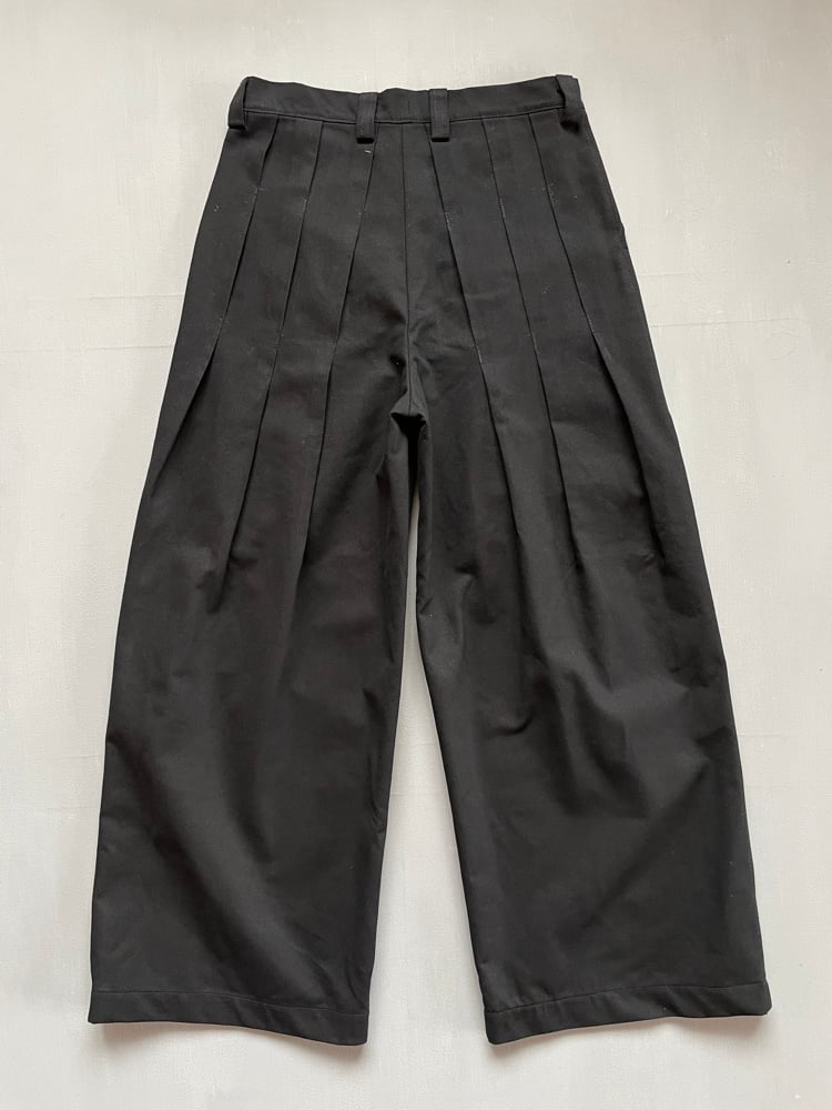 Undercut pants