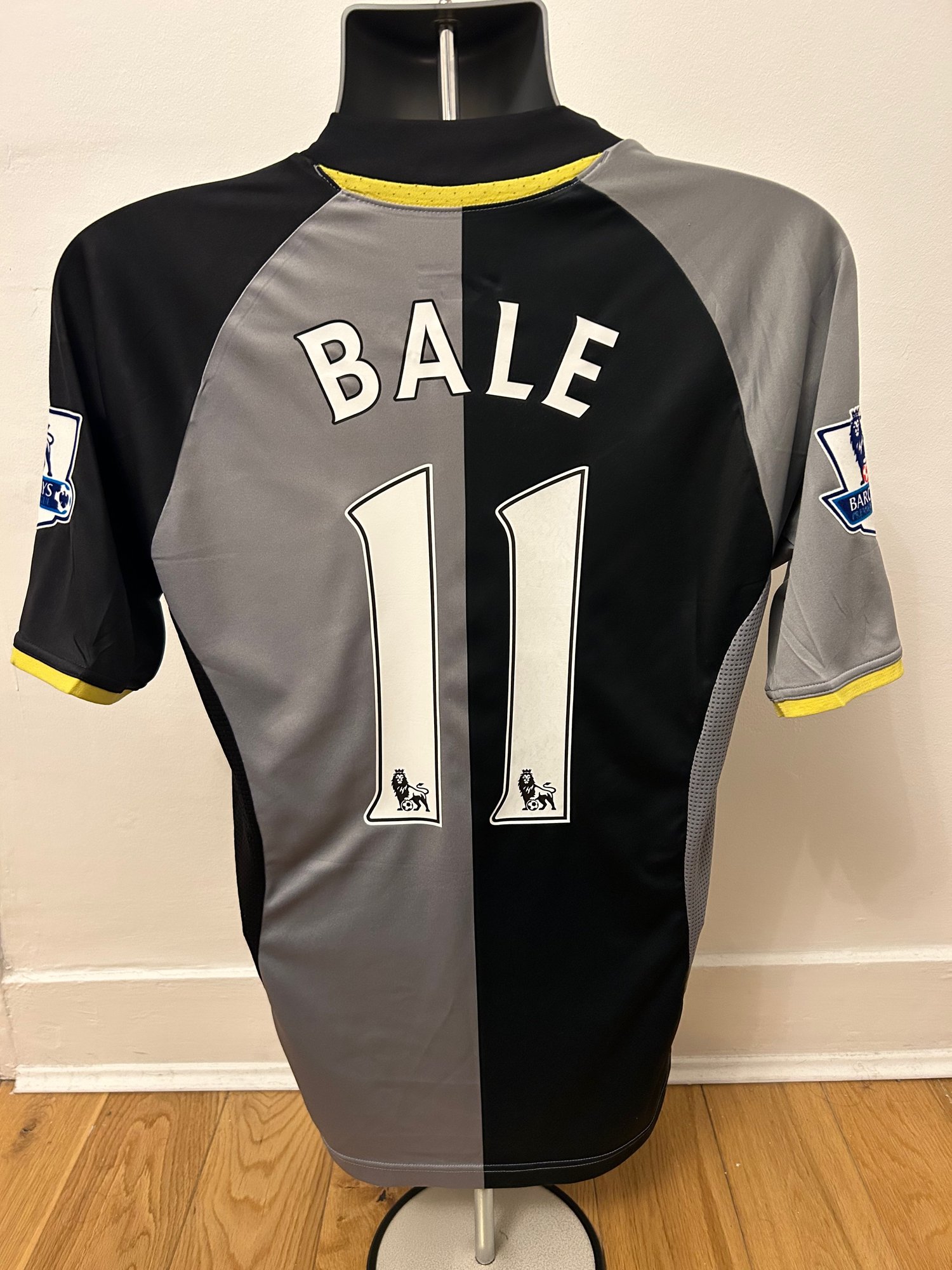 Image of Tottenham Hotspur “BALE 11” 2012/13 Third Shirt + patches (S)