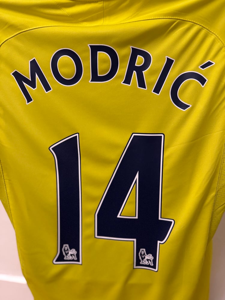 Image of Tottenham Hotspur “MODRIĆ 14” 2009/10 Third Shirt + PL patches  (L)