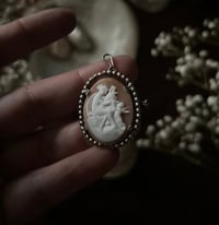 Image 1 of Magnifique camée scènette, monture en argent broche et pendentif, 19eme siècle