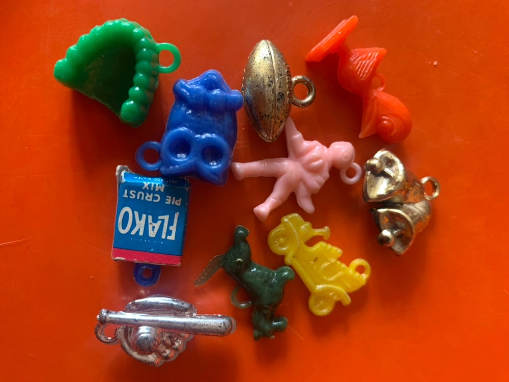 1950s Cracker Jack / Gumball Charms Mystery Scoop!