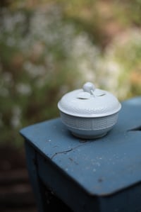 Image 1 of Zuckerdose, weiss, Porzellan mit Flechtmuster