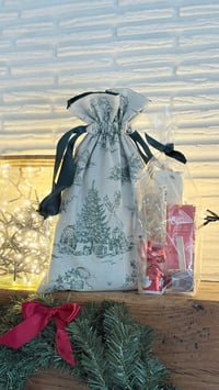 Image 5 of Le Pochon-cadeau avec son kit chocolat chaud gourmand ! 