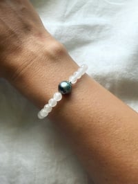 Image 2 of White Jade & Tahitian Pearl Bracelet