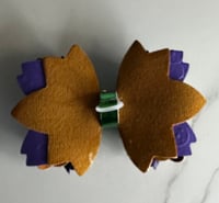 Image 3 of Mardi Gras Crown Tumbler Straw Bow – Green, Purple & Gold