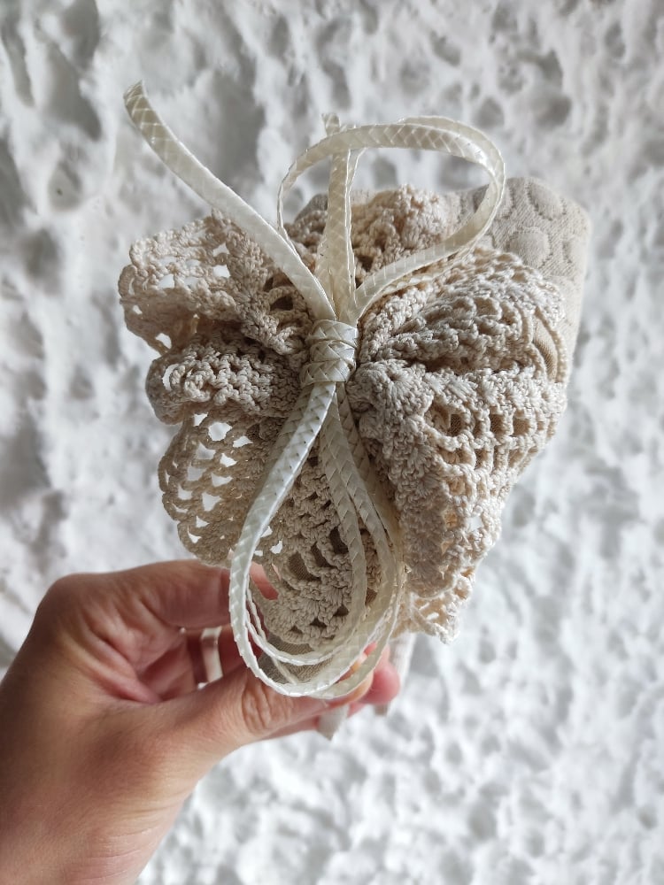 Image of Cerchietto uncinetto e fiocco avorio 