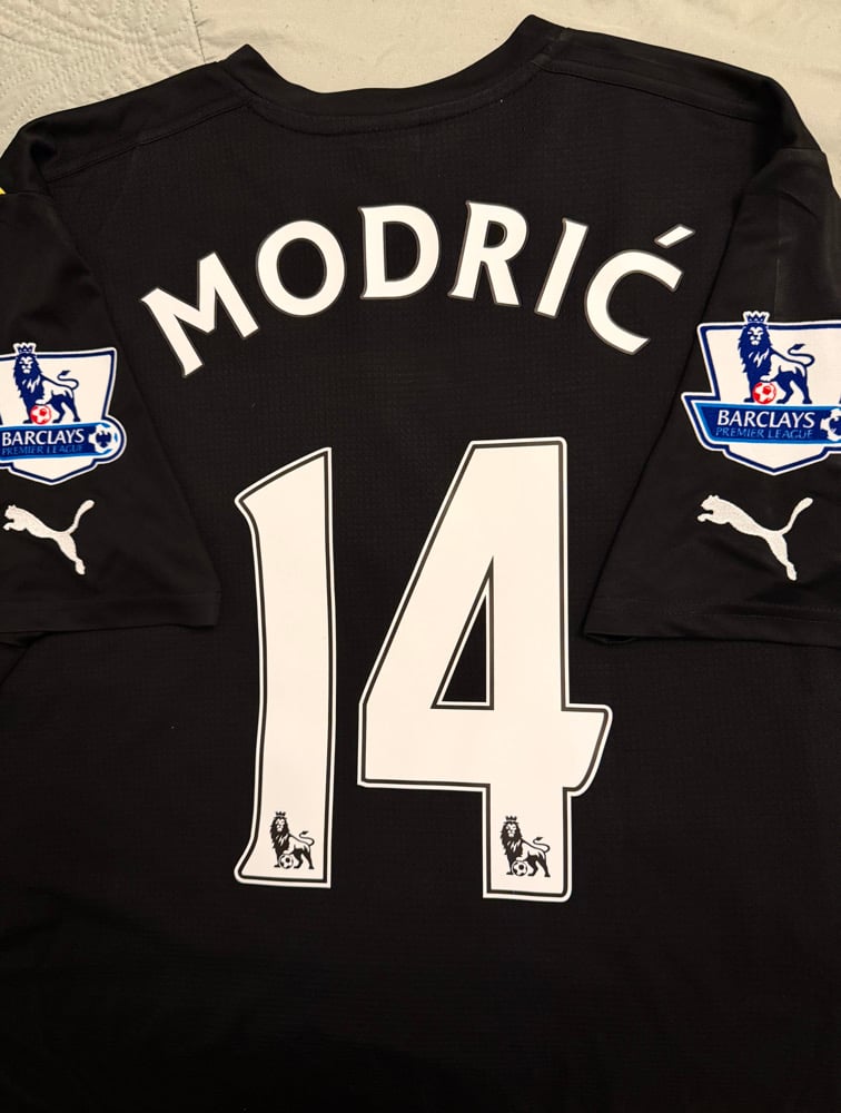 Image of Tottenham Hotspur “MODRIĆ 14” 2011/12 Third Shirt + PL patches (XL)