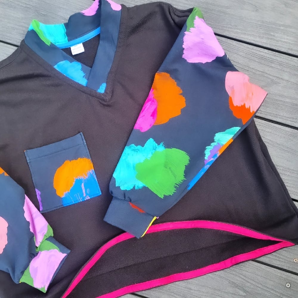 Image of V JUMPER in BLACK ART Mix. SIZE LARGE