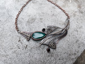 Green stone necklace 