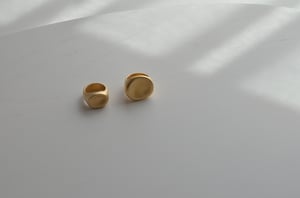 Image of Palette Signet Ring Large (Matte gold)