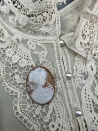 Image 4 of Superbe et grand camée en argent massif et coquillage, années 40-50