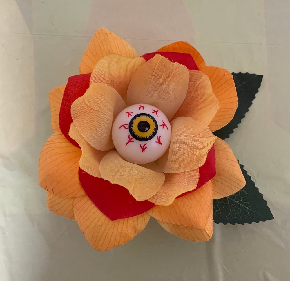Eyeball rose