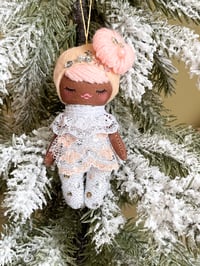 Image 1 of Classic Ornament Aubrey
