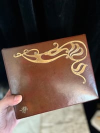 Image 5 of Magnifique boite à bijoux en cuir et soie capitonnée crème.XIXème s.