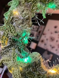 Image 3 of Emerald Glow Strain 8" Wreath