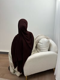 Image 4 of brown jersey hijāb