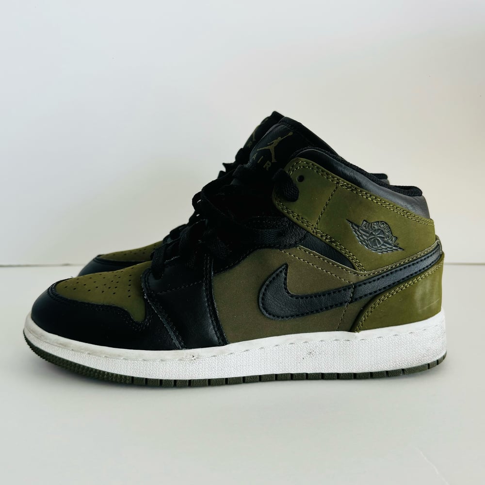 Image of AIR JORDAN 1 MID Olive Canvas, Black & White SIZE - 5.5Y