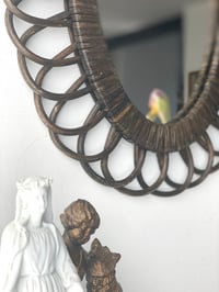 Image 3 of miroir en rotin année 60-70