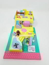 Image 5 of Ensemble bracelet et Polly Pocket La maison de vacances COMPLETE 2