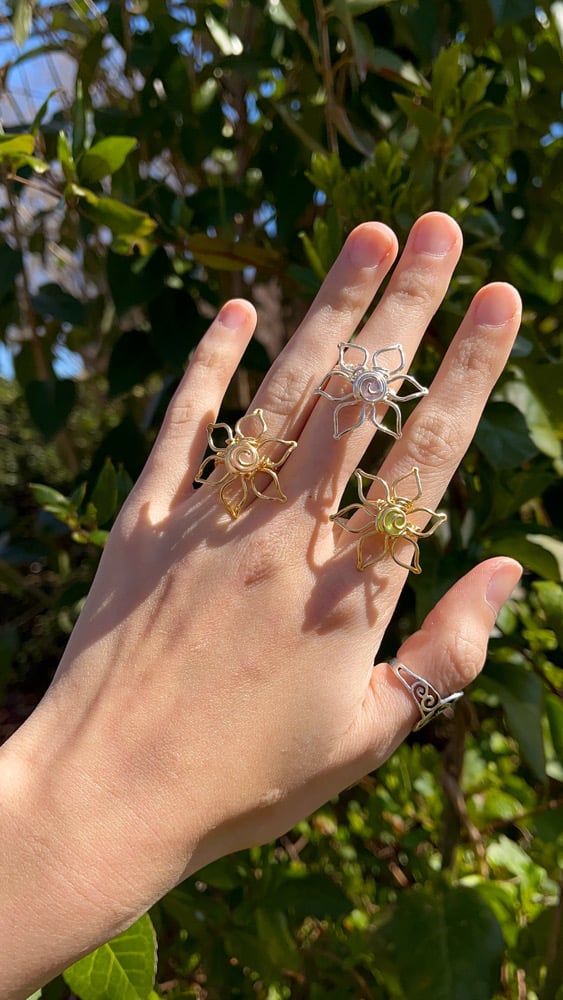 Image of Flower Ring : Choose your crystal