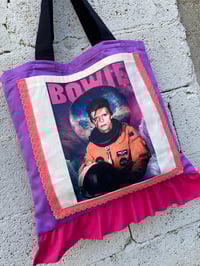 Image 2 of Bolsiña feita a man. BOWIE morada. Deseño exclusivo!