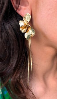 Image 1 of Boucles d'oreilles fleurs baroque 