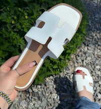Elio Sandal (White)