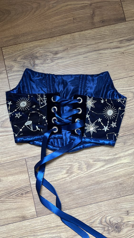 The strapless Midnight corset