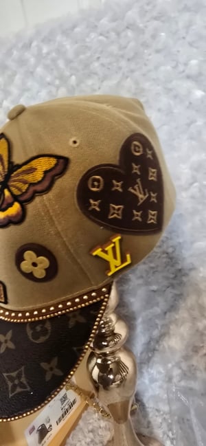 Image of Size 10 Classic Brown Crocs with Hat