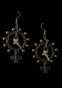 Christ Pendant w/ Squirell Vertebrae Earrings