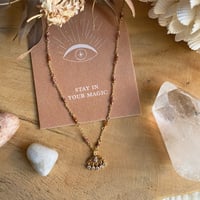 Image 2 of ELZA - Collier perlé Grenat et pendentif oeil