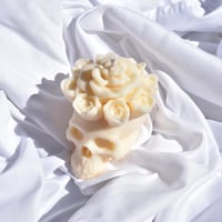 Image 1 of Rose Crown Skull Candle 