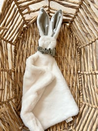 Image 4 of DOUDOU LAPIN ENVELOPPANT FOURRURE ÉCRU