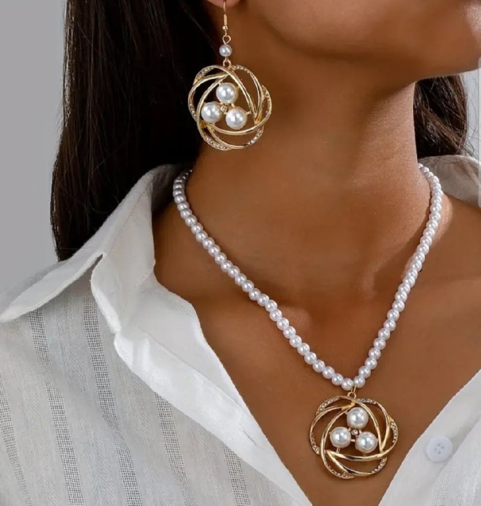 Image of Golden Circles of Strength Pearls