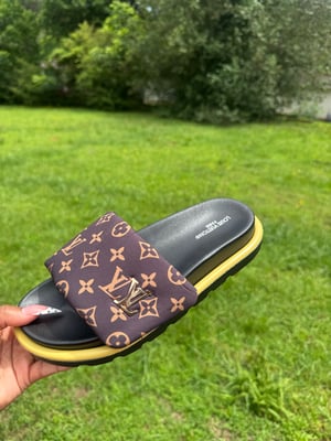 Image of The L Slides