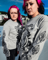 Image 4 of Live to win