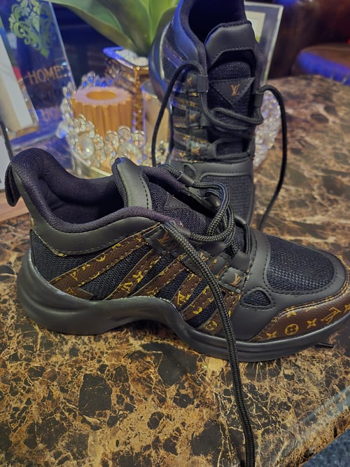 Image of High Fashion Sneakers (Size 7.5)