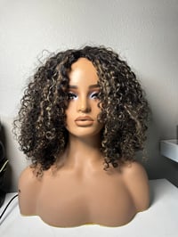 Image 2 of Refurbished wig 19