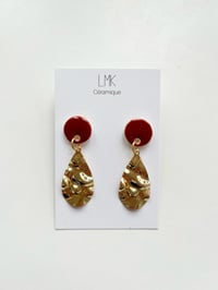 Paire de boucles d’oreilles céramique et plaqué or GOSTA tabac foncé 