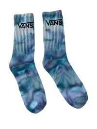 Image 6 of M/L Adult VANS Hand-Dyed Crew Socks in Moody Blues Ice Dye