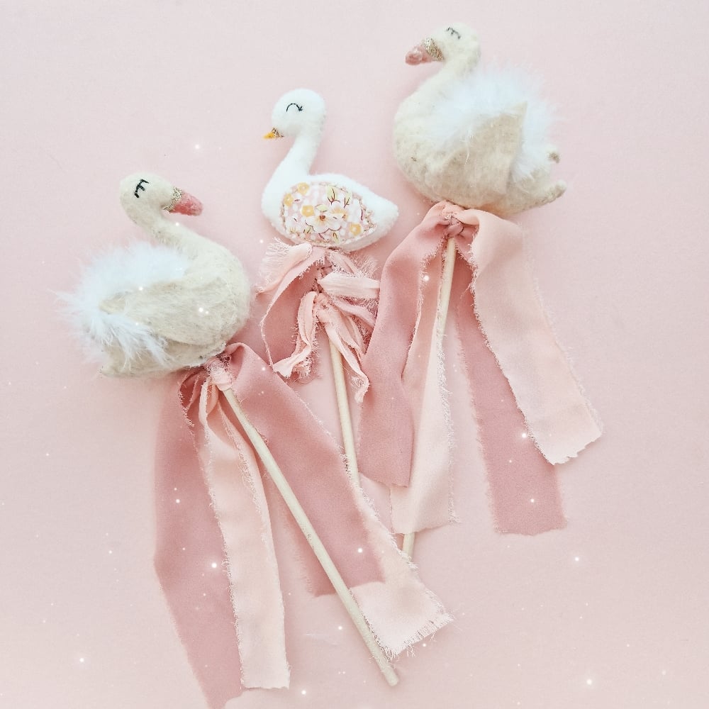 Image of Magical Swan Wand. Please make your selection.