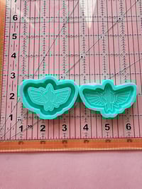 Badge Grippy Shaker/ Nonshaker Mold