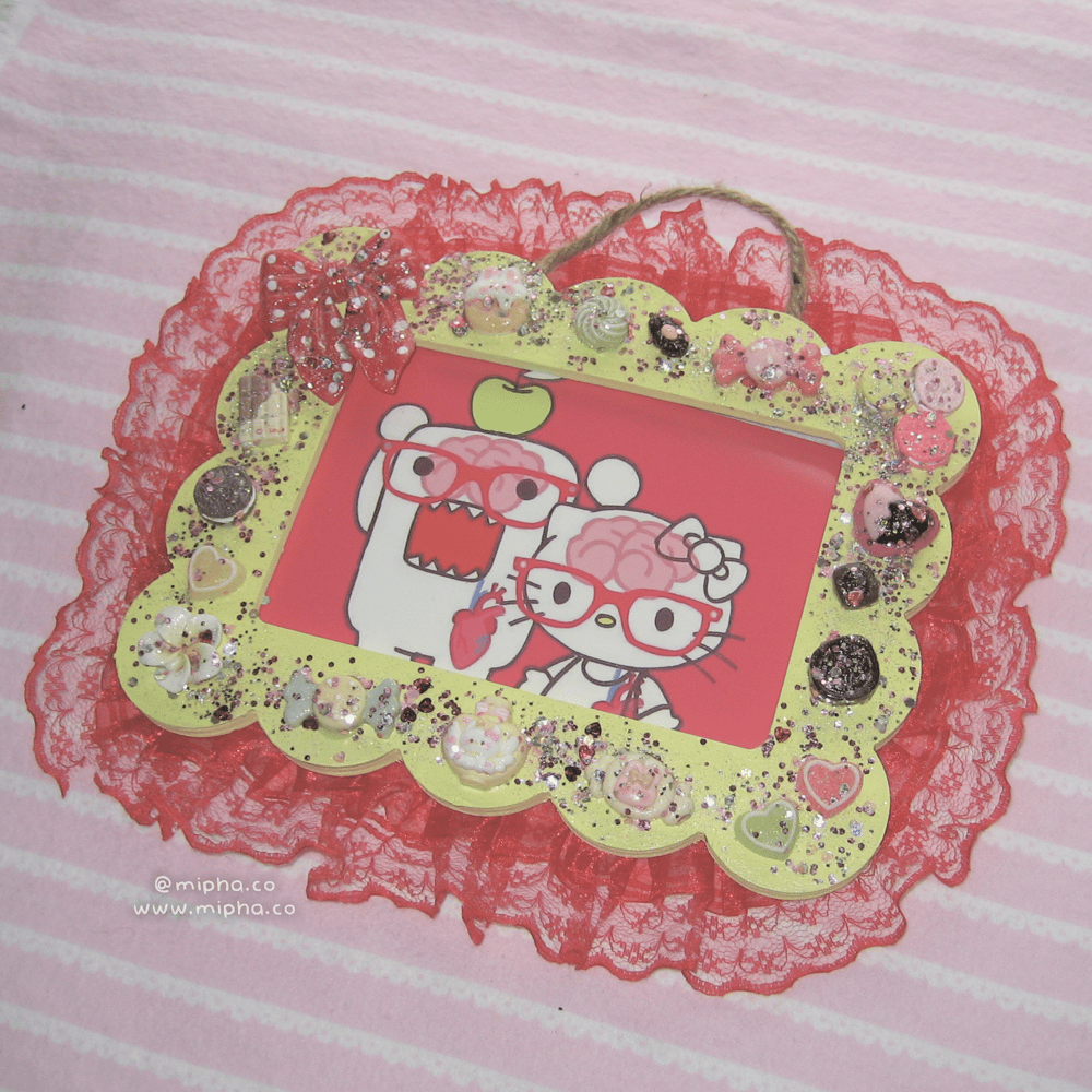Hello Kitty ハウス型 フォトフレーム ⋆˚࿔ hello kitty x domo picture frame | mipha.co