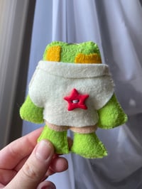 Image 2 of Carbon the Chemist Frog keychain